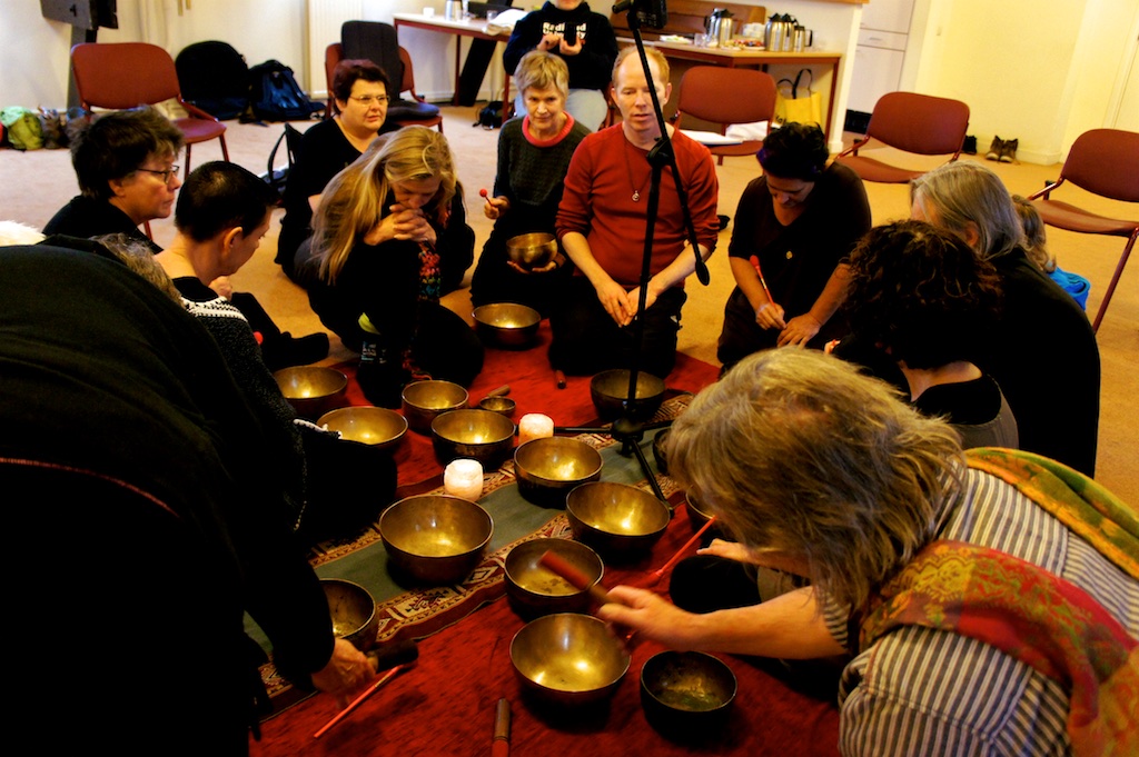 Coen teaching a Tibetan singing bowl circle